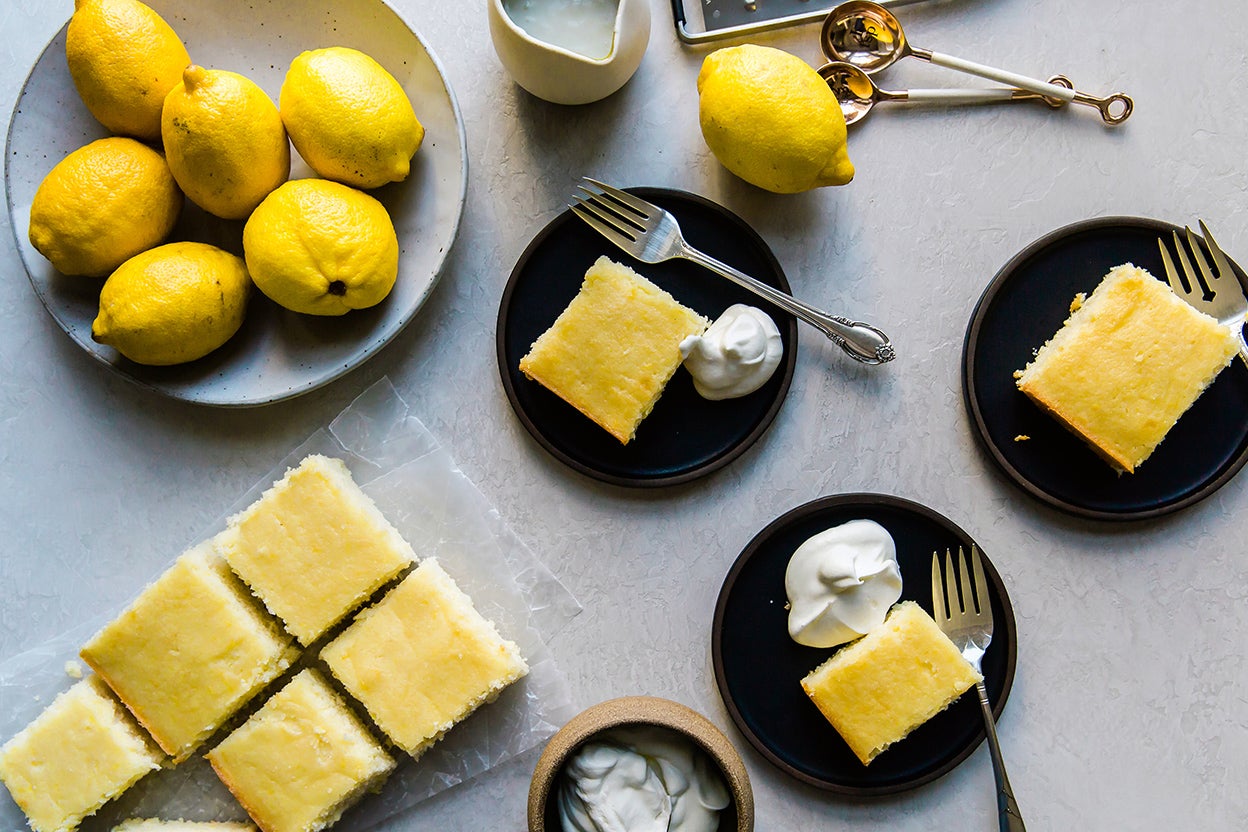 https://www.kingarthurbaking.com/sites/default/files/2019-11/classic-lemon-buttermilk-cake.jpg