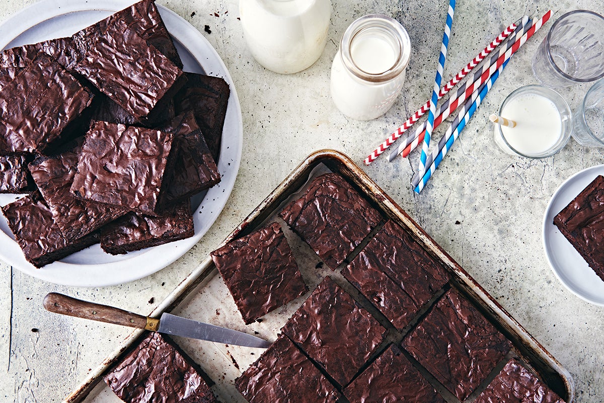 The Perfect Sheet Pan for a Big Batch of Brownies - The New York Times