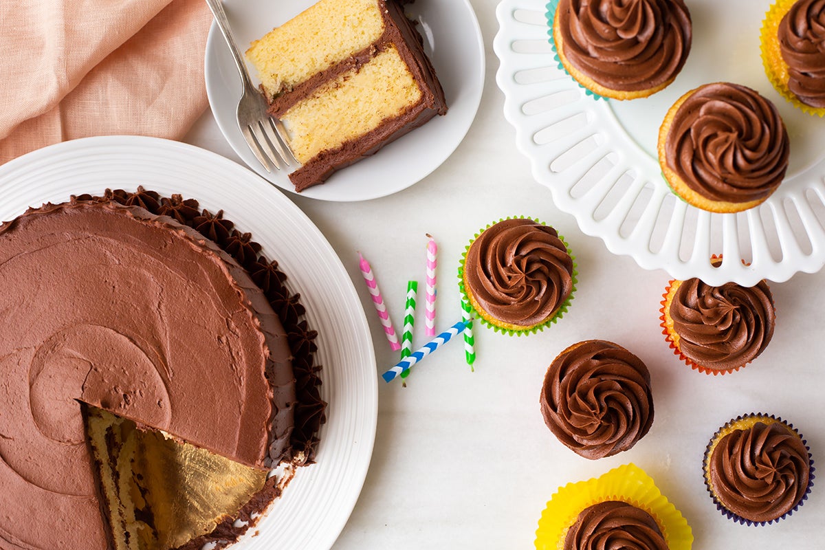 https://www.kingarthurbaking.com/sites/default/files/blog-featured/Cake-to-cupcakes-5.jpg