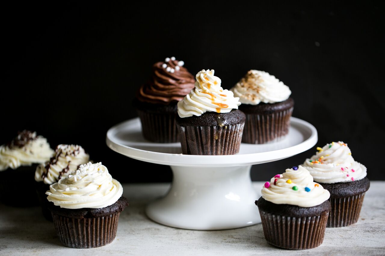 How to decorate cupcakes using icing, buttercream, fondant or