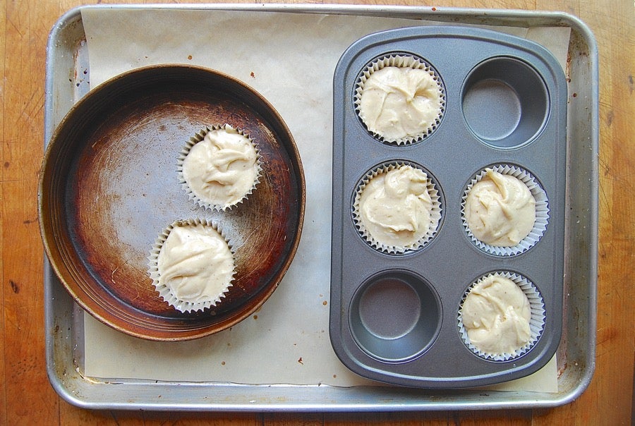 Paper Baking Cups vs. Foil Baking Cups : Food Presentation & Cooking  Techniques 
