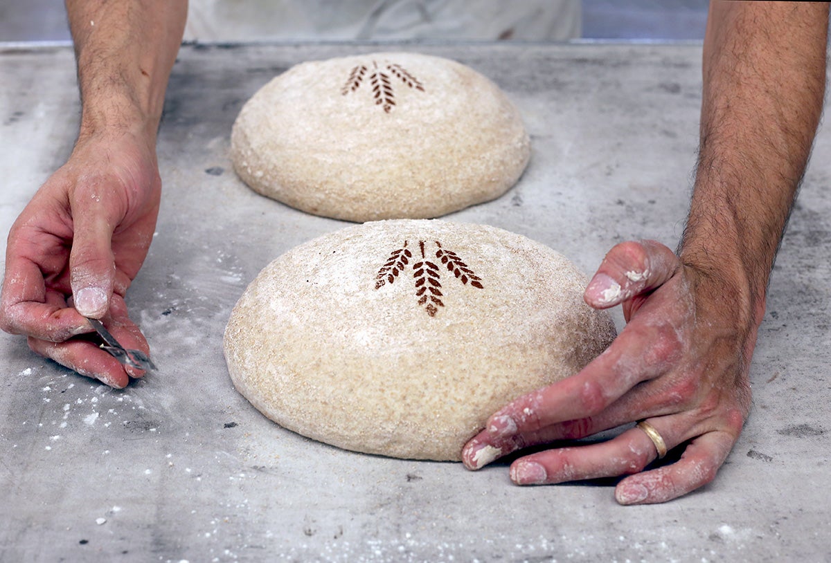 How to Stencil Bread: Decorative Loaves – Mother Earth News