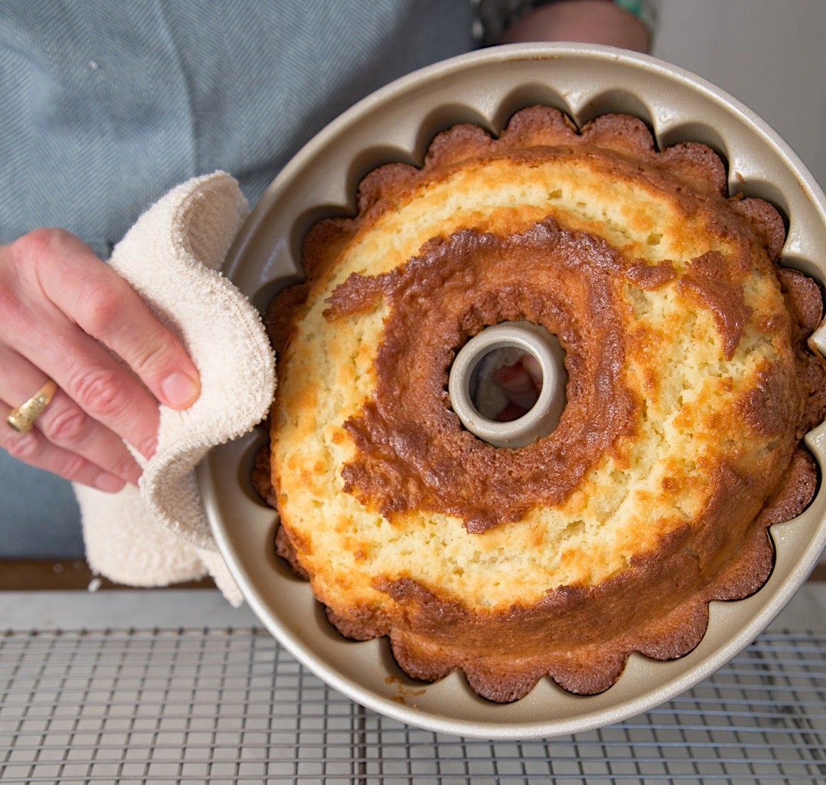 How to Keep a Bundt Cake From Sticking to the Pan