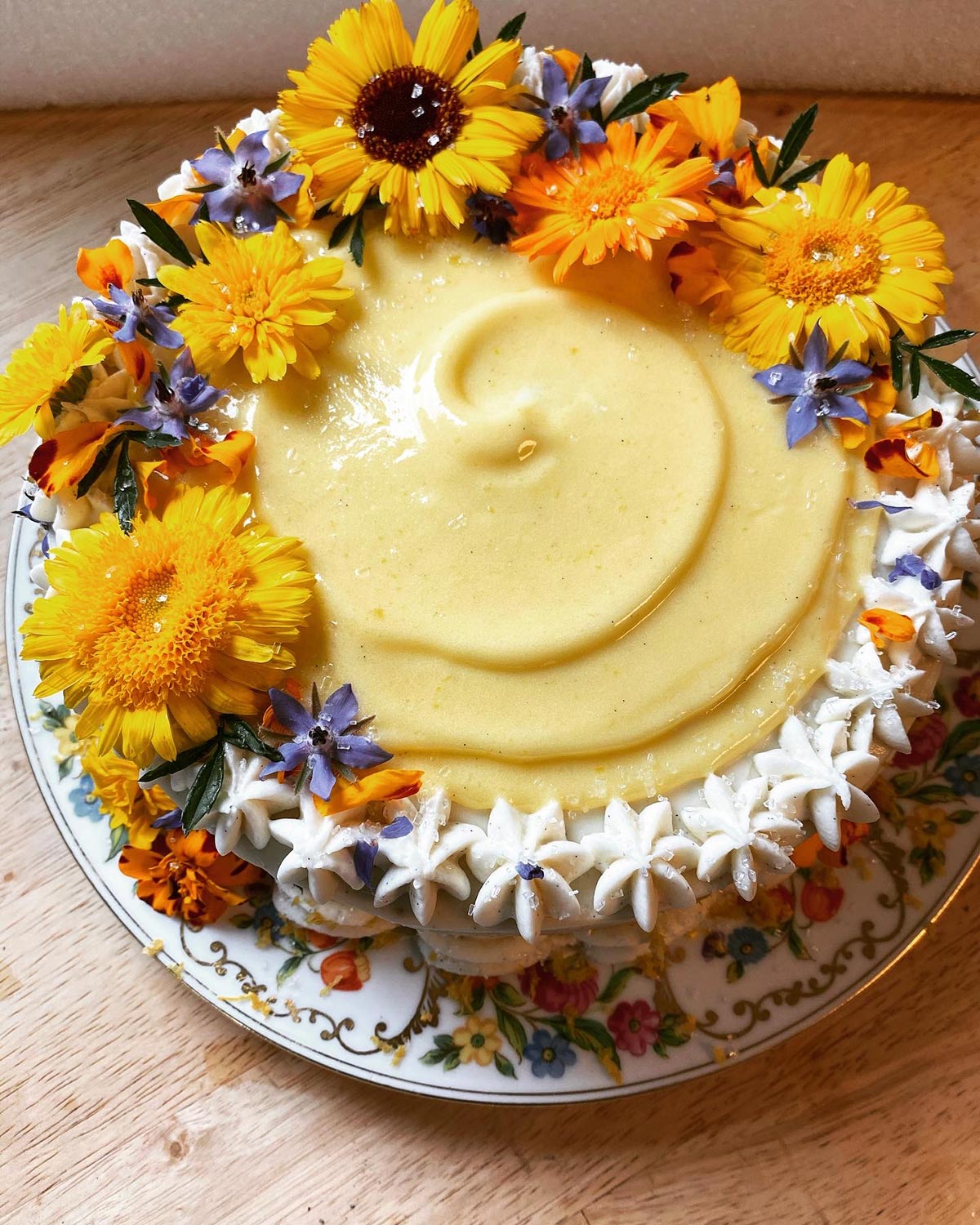 How to use edible flowers for cakes and other bakes | King Arthur ...
