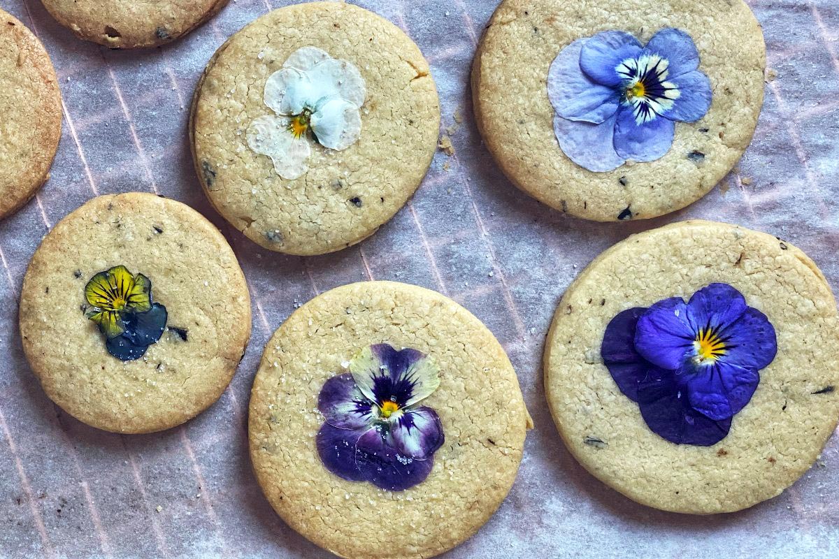 5 Inspirational Dishes with Edible Flowers