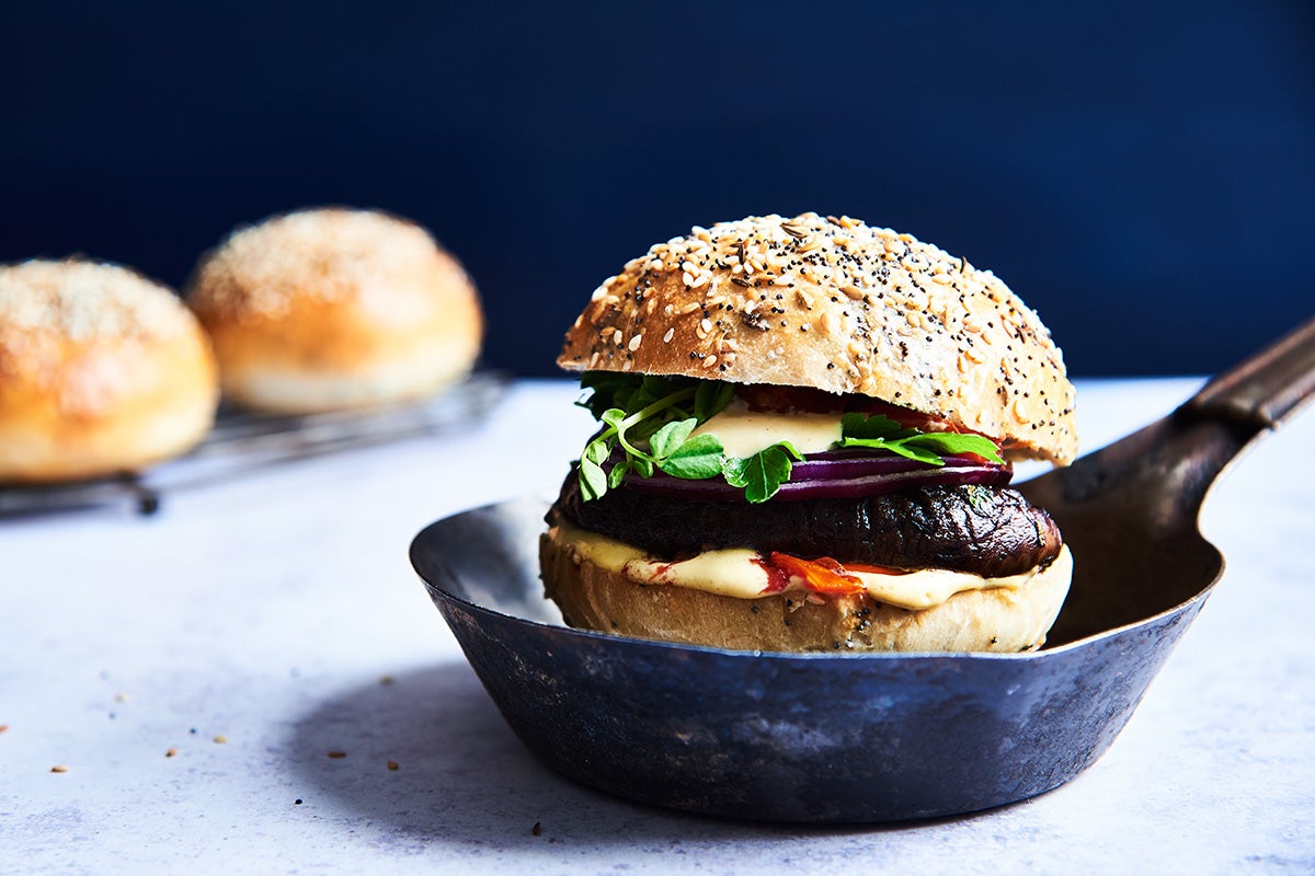 https://www.kingarthurbaking.com/sites/default/files/inline-images/Homemade-hamburger-buns-18.jpg