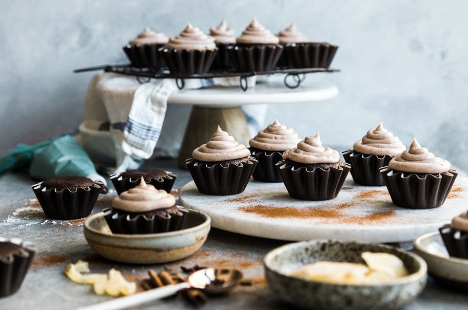 Gingerbread Cupcakes with Cinnamon Cream Cheese Frosting