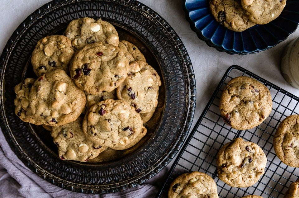 Giant Chocolate Chip Cookie - Kalejunkie