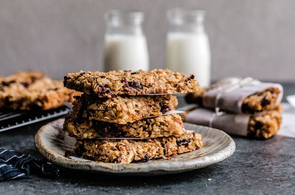 https://www.kingarthurbaking.com/sites/default/files/styles/featured_image/public/2020-02/chewy-granola-bars.jpg?itok=ivnx_wqe