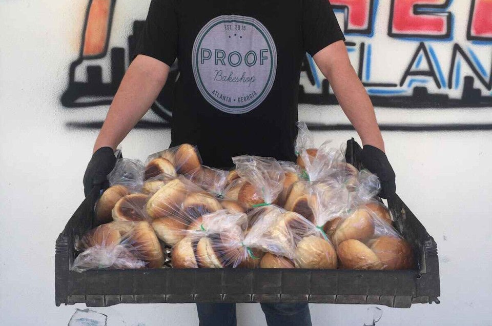 LA Bakers Donate Hundreds of Bread Loaves to Charities