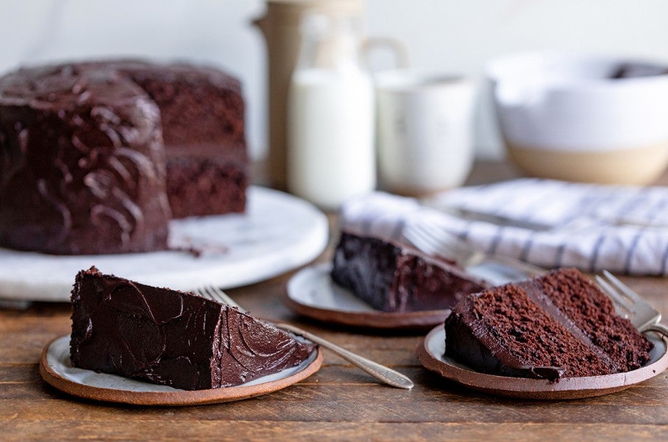 Easy Chocolate Oreo Cake Recipe - CakeWhiz