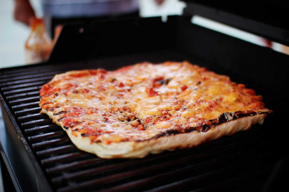 How to make grilled pizza