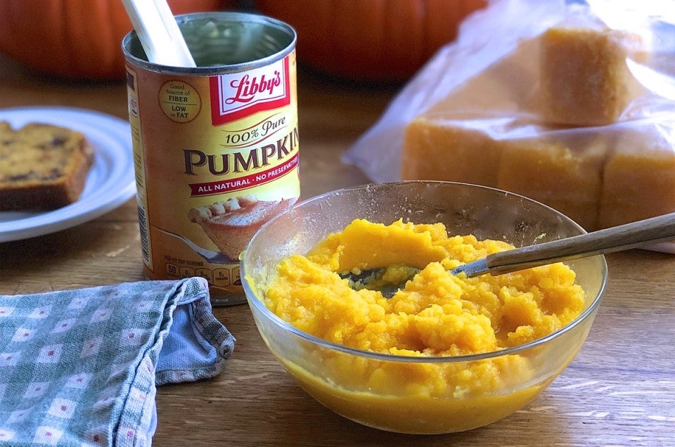 Bowl of pumpkin purée