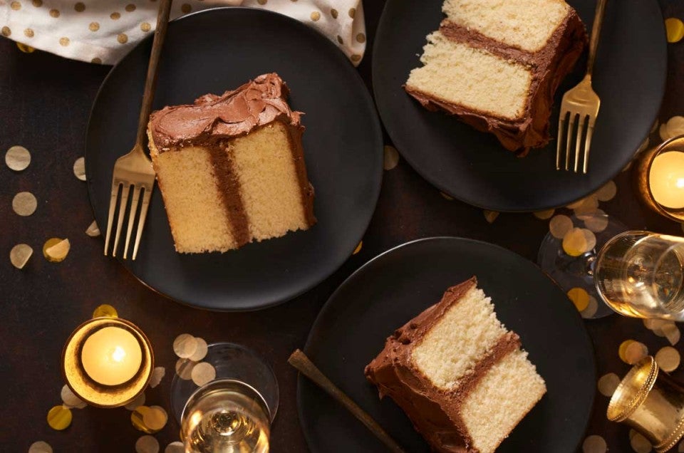 Chocolate Cake Batter Distribution Scoop Can Push Labor-saving