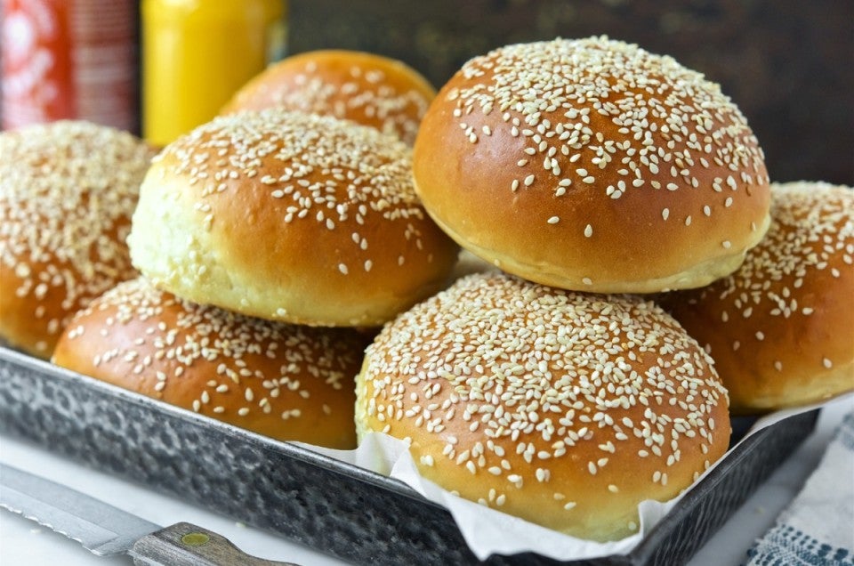 https://www.kingarthurbaking.com/sites/default/files/styles/featured_image/public/2021-06/Beautiful%20Burger%20Buns-1.jpg?itok=t8lT_BG8