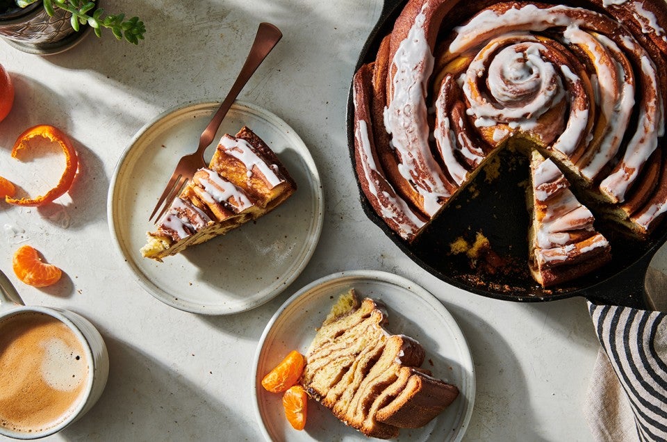 https://www.kingarthurbaking.com/sites/default/files/styles/featured_image/public/2022-11/Giant-Skillet-Cinnamon-Bun-Hero-Alt-3.jpg?itok=QI4O6oaC