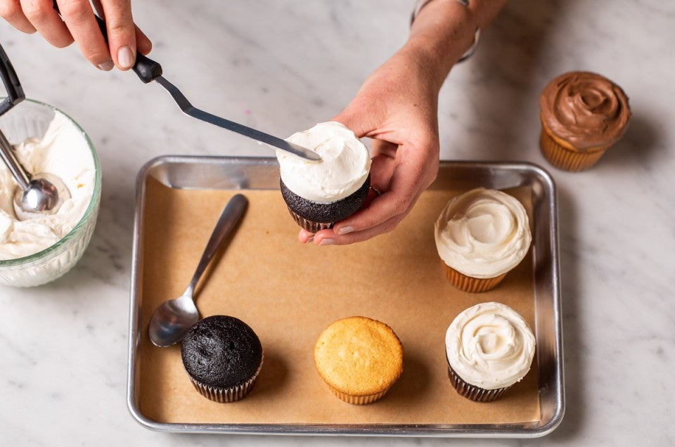 Cake Knife Review: The Case for Owning an Offset Cake Knife