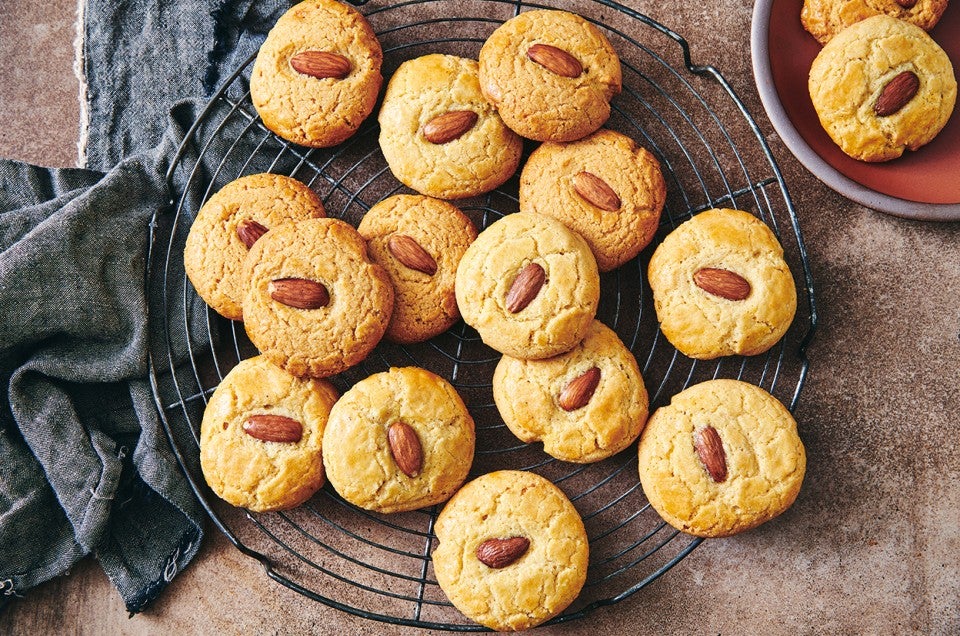 https://www.kingarthurbaking.com/sites/default/files/styles/featured_image/public/2023-01/chinese-almond-cookies-2_1222.jpg?itok=wSZTMpEB