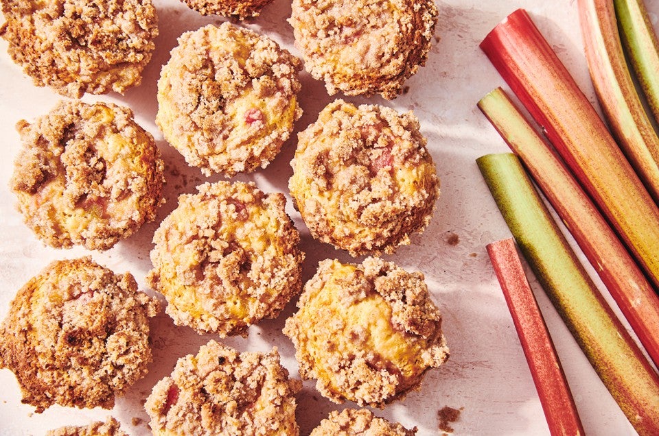 Rhubarb crumble muffins recipe