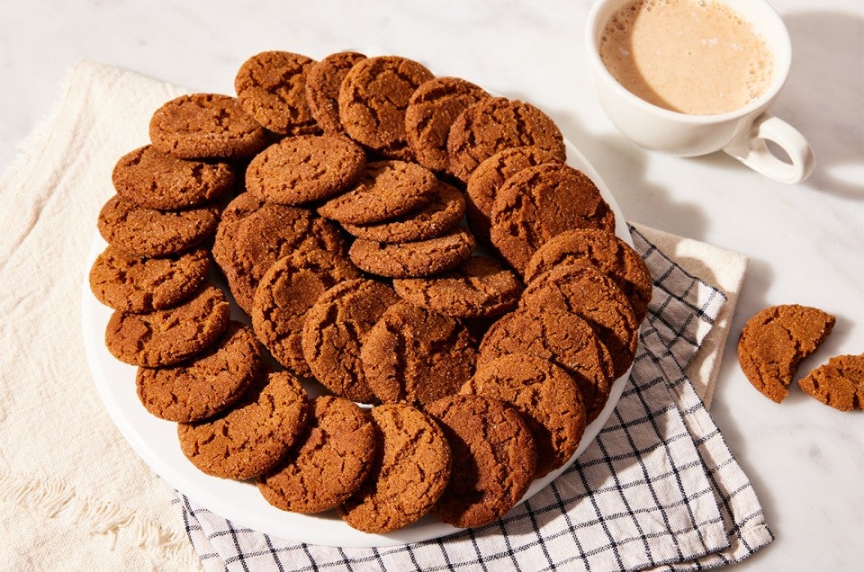 https://www.kingarthurbaking.com/sites/default/files/styles/featured_image/public/2023-07/Gingersnap-Cookies_0115.jpg?itok=7tjf5or2