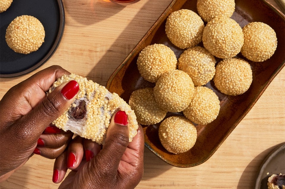 Jiān Duī (Fried Sesame Balls) - select to zoom