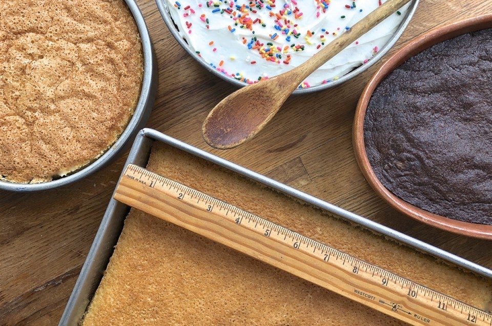 Amazon.com: Yomvzake Brownie Bowl Pan 2 Pack, 6 Cavity Mini Round Cake Pan  Cantinflas Cake Mold 3 Inch Shortcake Pan Tea Cake Pan Small Lava Cake Pan  Cookie Shot Mold for Baking -