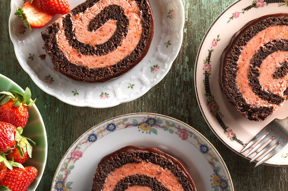 Chocolate-Strawberry Roll Cake