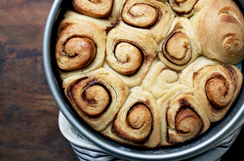 New (to me) Dutch Oven Cooking Method= Delicious Cinnamon Rolls