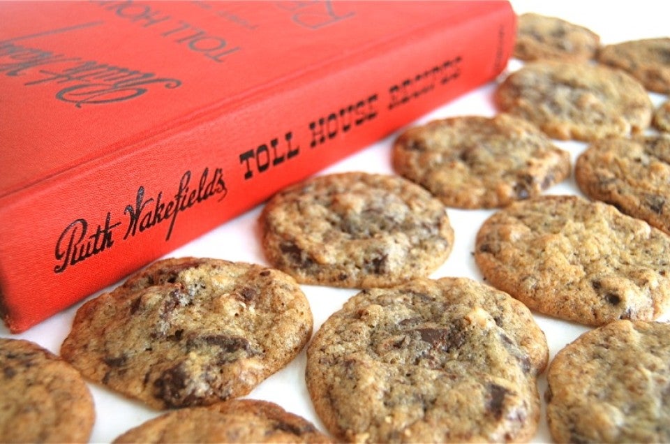 Nestle Toll House Individual-Size Chocolate Chip Pizza Cookie Kit