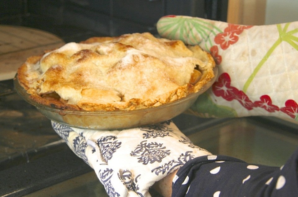 Best Old Fashioned Apple Pie Recipe - The Gracious Wife