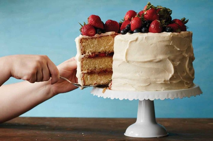 Vanilla Layered Berry Cake by dreamybaker | Quick & Easy Recipe | The  Feedfeed