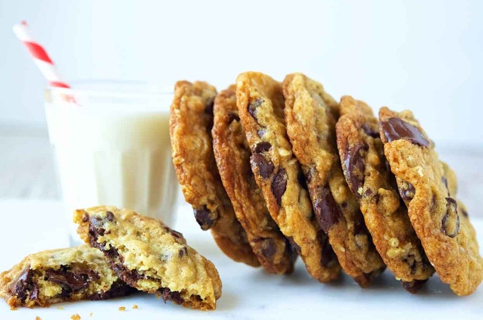 Crispy oatmeal deals chocolate chip cookies