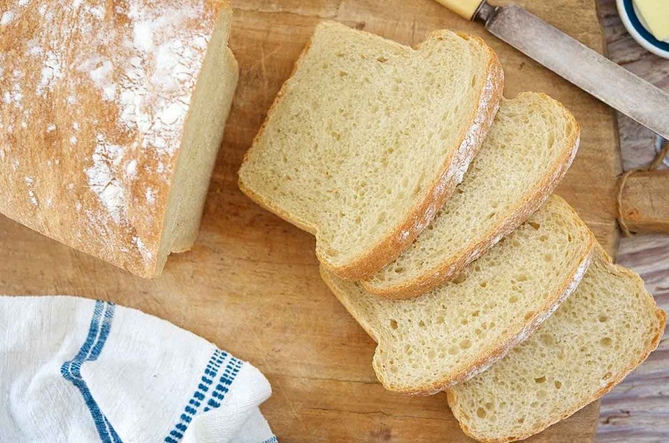 First attempt at sandwich bread in Emile Henry loaf pan : r/Sourdough