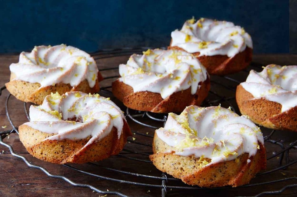 Lemon Poppyseed Bundt Cake - Creme De La Crumb