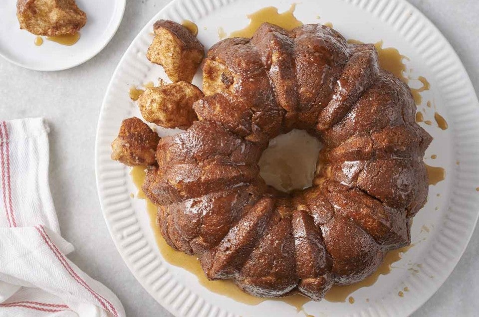 Cinnamon Bun Pull-Apart Cake Pan - Baking Bites