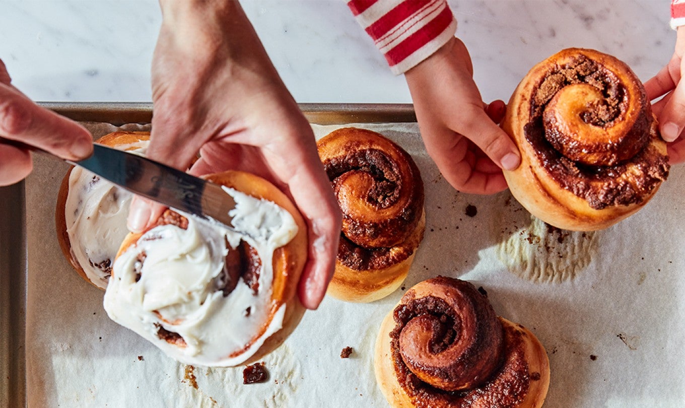 Baking with kids: the tips to making it a success