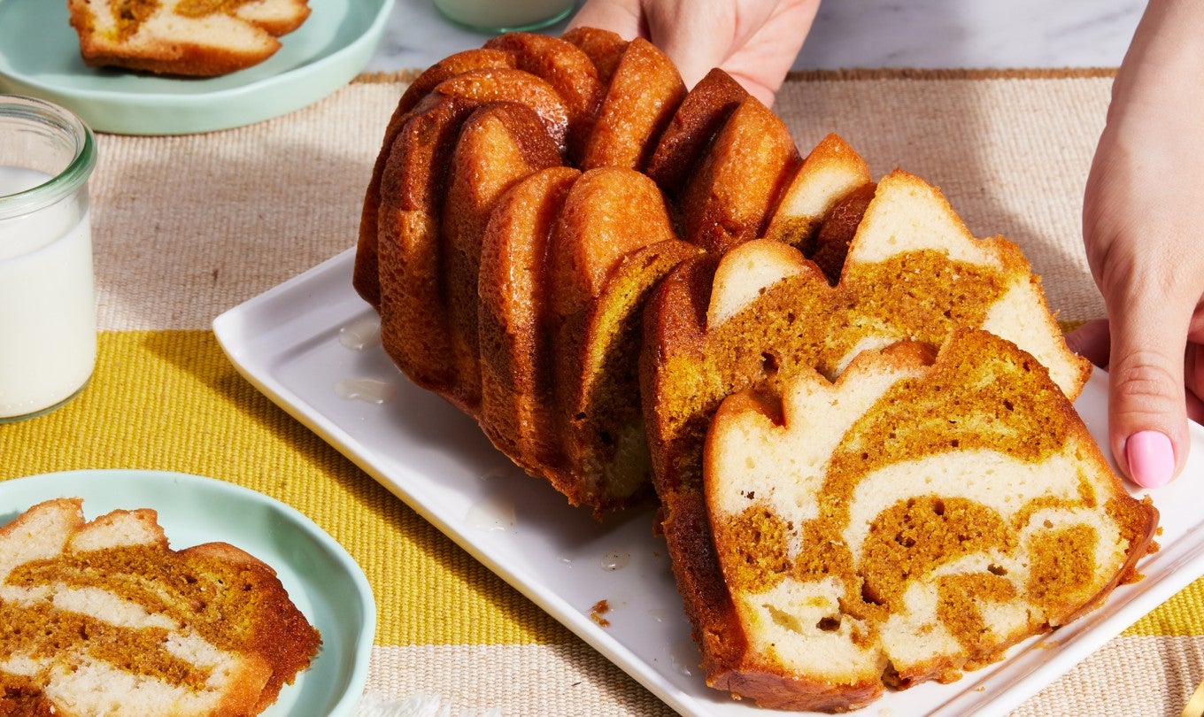 Pumpkin Swirl Cake