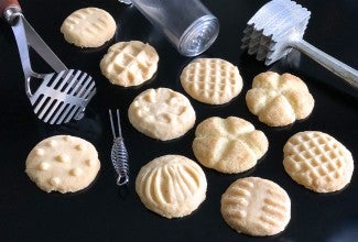 A simple way to shape cookies