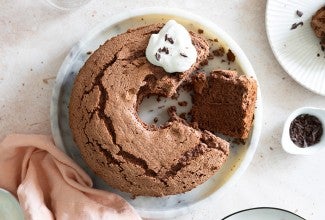 https://www.kingarthurbaking.com/sites/default/files/styles/kaf_thumbnail/public/2021-11/gluten-free-chocolate-angel-food-cake_1021.jpg?itok=Ficdj9GQ