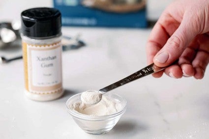 A measuring spoon with xanthan gum