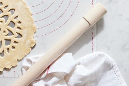 1/4" pastry pin next to pie crust