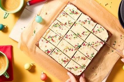 Fast Frosted Gingerbread Cookie Bars 