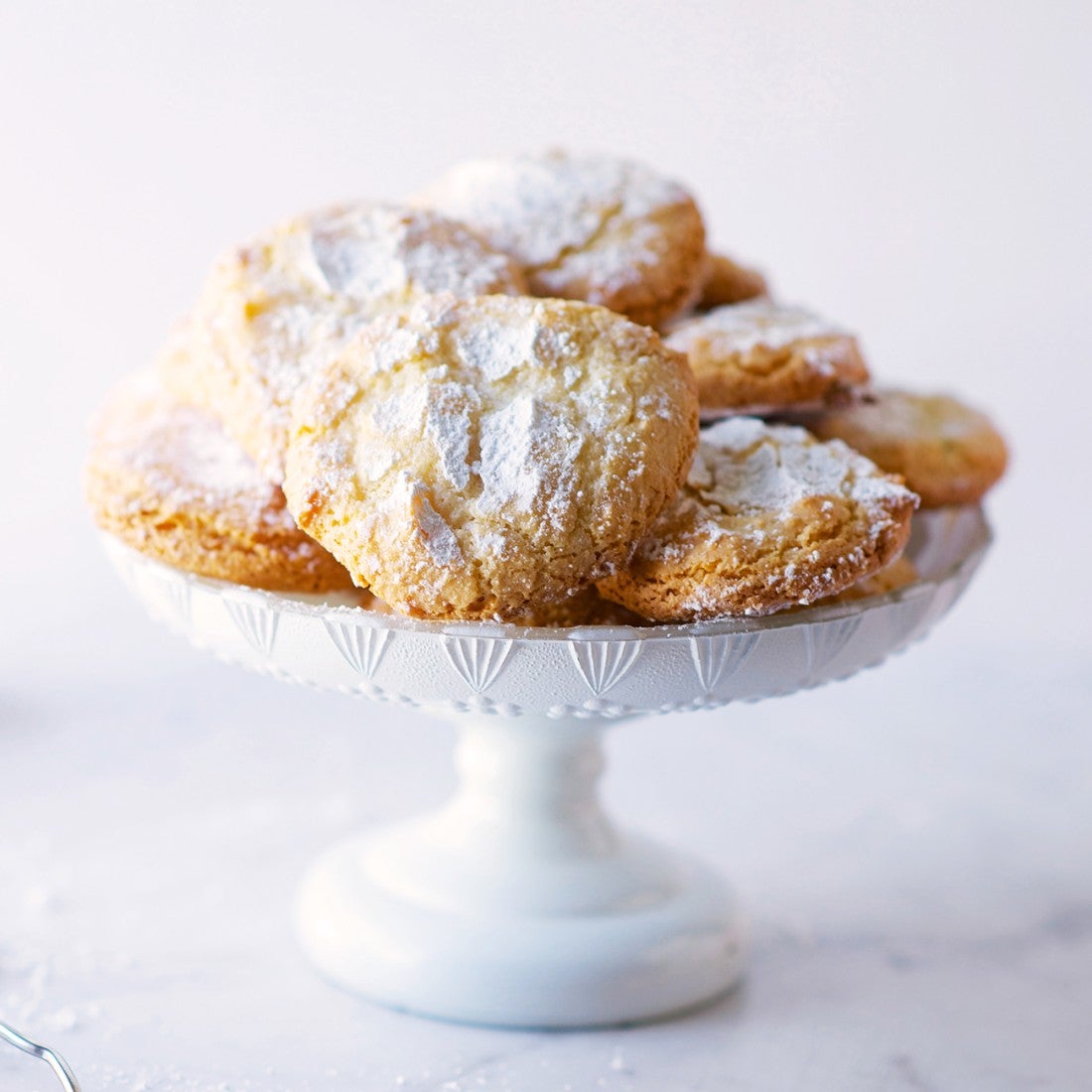 Almond cloud cookies