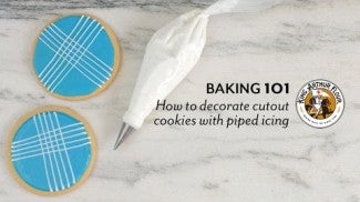 How To Decorate A Cutout Cookie With Piped Icing